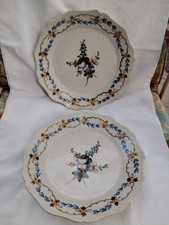 Nevers. Paire d'assiette en