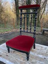 Prie dieu en bois et tissus