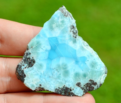 Pectolite var larimar 35 - var.,