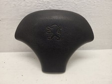 Cache centre volant pour