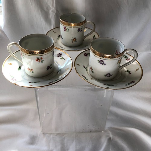 Tasses soucoupes - 3, et