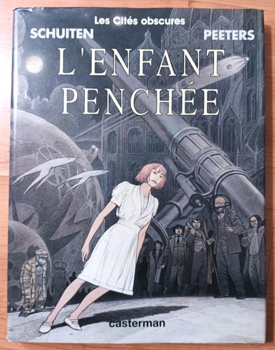 Enfant penchée - penchée,