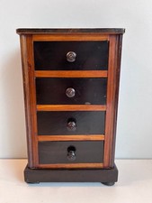 PETIT CHIFFONNIER DE POUPÉE