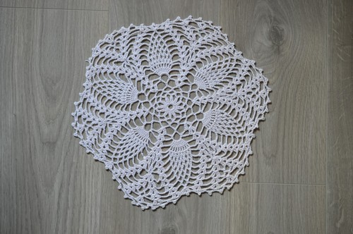 Napperon rond crochet brodé