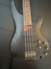 Guitare basse électrique
