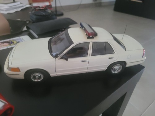 Autoart ford crown victoria - crown,
