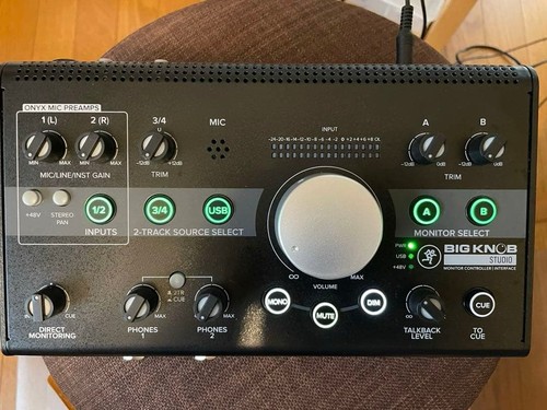 Mackie big knob studio monitor - big,