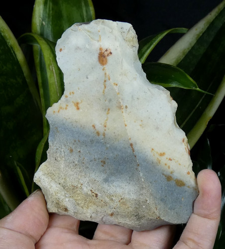 Silex bicolore taillé