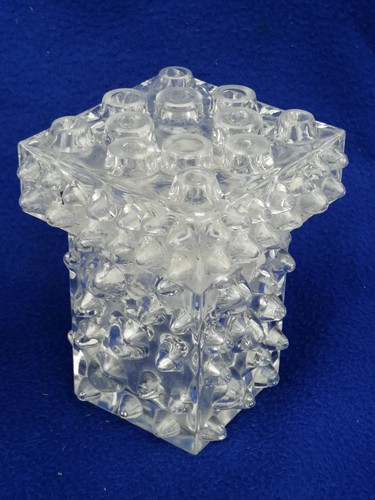 Pique fleur cristal - , moderniste