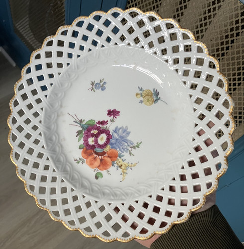 Belle assiette porcelaine - belle,