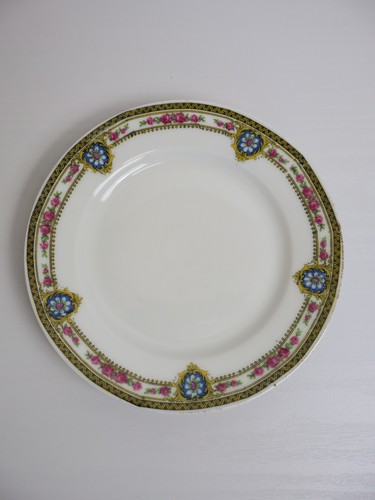 Lot assiettes à - assiettes,