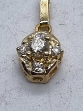 ##  BEAU  PENDENTIF  DIAMANTS