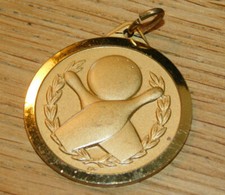 MEDAILLE dorée de bowling