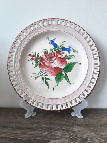 Assiette ajourée rose saint - rose,
