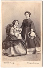 Mère et fille en robe à crinoline circa 1861 Darnay Poitiers Photo CDV noblesse