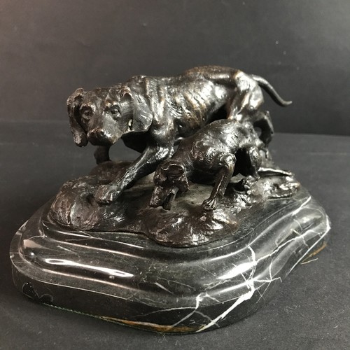 Sculpture chienne son - chienne, petit