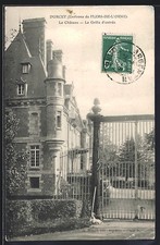 Old postcard Durcet, Le Chateau, La Grille d ́entree 