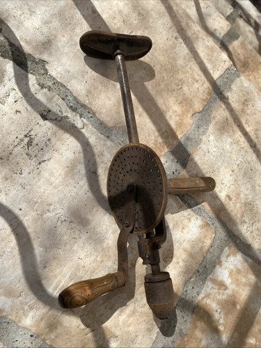 Ancienne perceuse mécanique - perceuse,