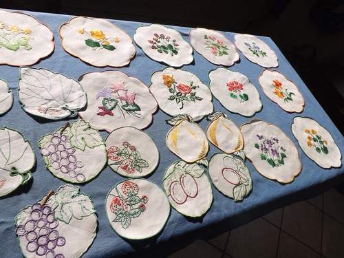 Lot napperons couleurs - 26,