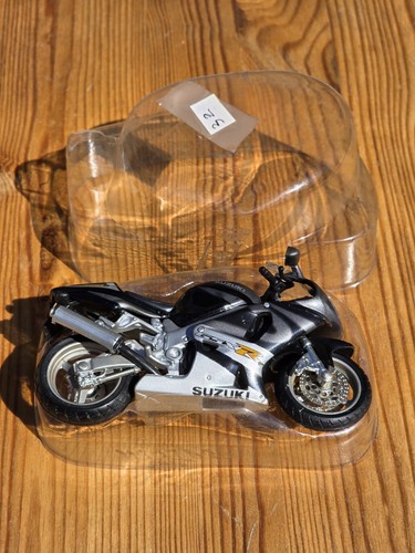 Moto miniature suzuki - miniature, 1/18