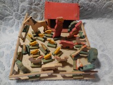 RARE ANCIENNE  PETITE FERME EN BOIS ET CARTON GARNIE