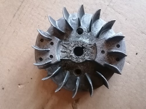 Volant moteur dolmar - moteur,