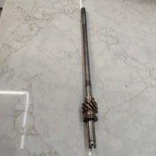 ROVER P4 P5, LAND ROVER 6 CYLINDER OIL PUMP DRIVE SHAFT/GEAR ASSEMBLY NOS 598214