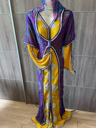 Robe véritable marocaine - véritable, marocaine.