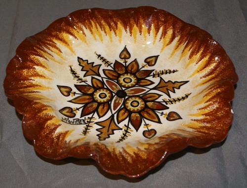 Assiette bord recourbé - à,