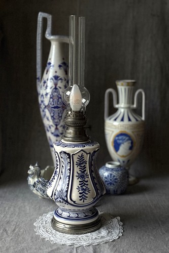 Antique blue white - &,
