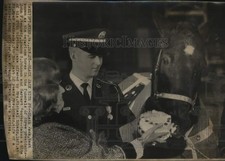 1975 Press Photo Caparison Horse "Black Jack" and Handler in Fort Myer, Virginia