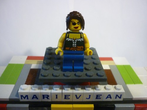 Lego pirate minifig female - minifig,