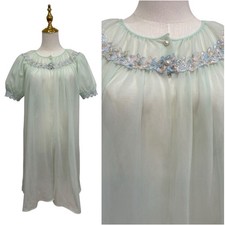 Vintage 50s Pastel Green Nylon Chiffon Embroidered Peignoir Dressing Robe Size L