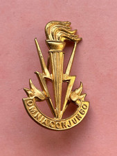 #5607# Belgian Army Transmissions Beret Badge with Motto "Omnia
