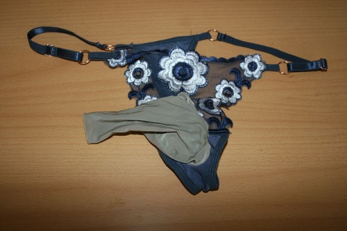 String homme decor fleurs - string, avec