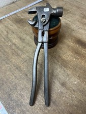 Outil Ancienne pince à