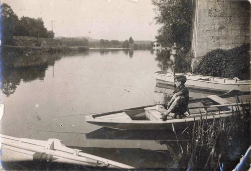 Ancienne photographie jeune - ancienne,