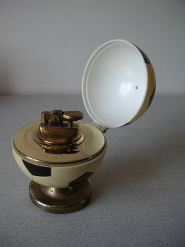 Ancien briquet table ballon - table,
