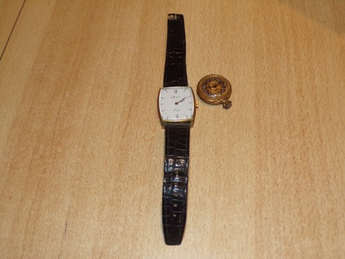 Lot montres une à - de,