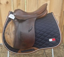 Stubben Sigfried 17" MW AP Saddle
