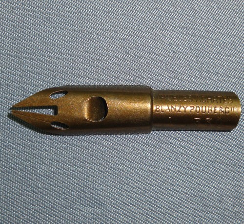 Plume calligraphie avec - de,