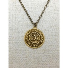 Collier CHANEL couleur motif