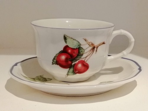 Lot tasses the - lot, a