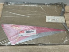 UN AUTOCOLLANT 4DL-F832K-00