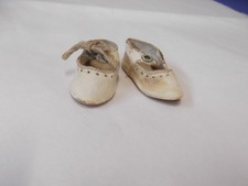 Paire de chaussures ancienne de  poupée.  " Marque Déposé Botte ".