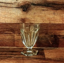 3099*   1 verre à bourgogne