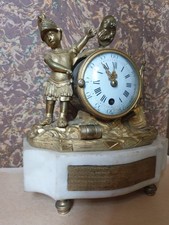 Pendule en bronze et marbre à décors Profil du Roi Louis XVI Fin XVIIIe