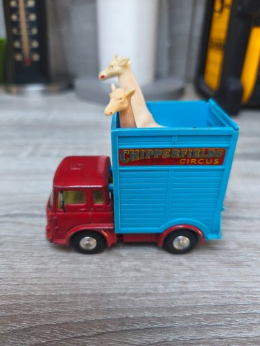 Camion transport girafes corgi - camion,