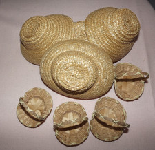 4 petits chapeaux paille + 4 paniers, vetement ,poupee,  pas MODES ET TRAVAUX