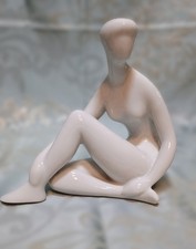 statue en porcelaine blanche